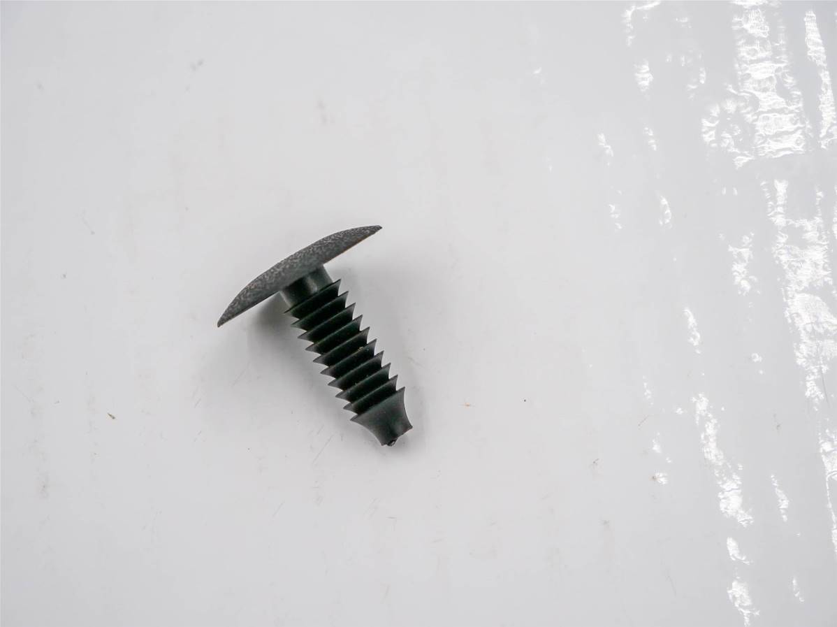 Agrafe plastique cabine John Deere F066822